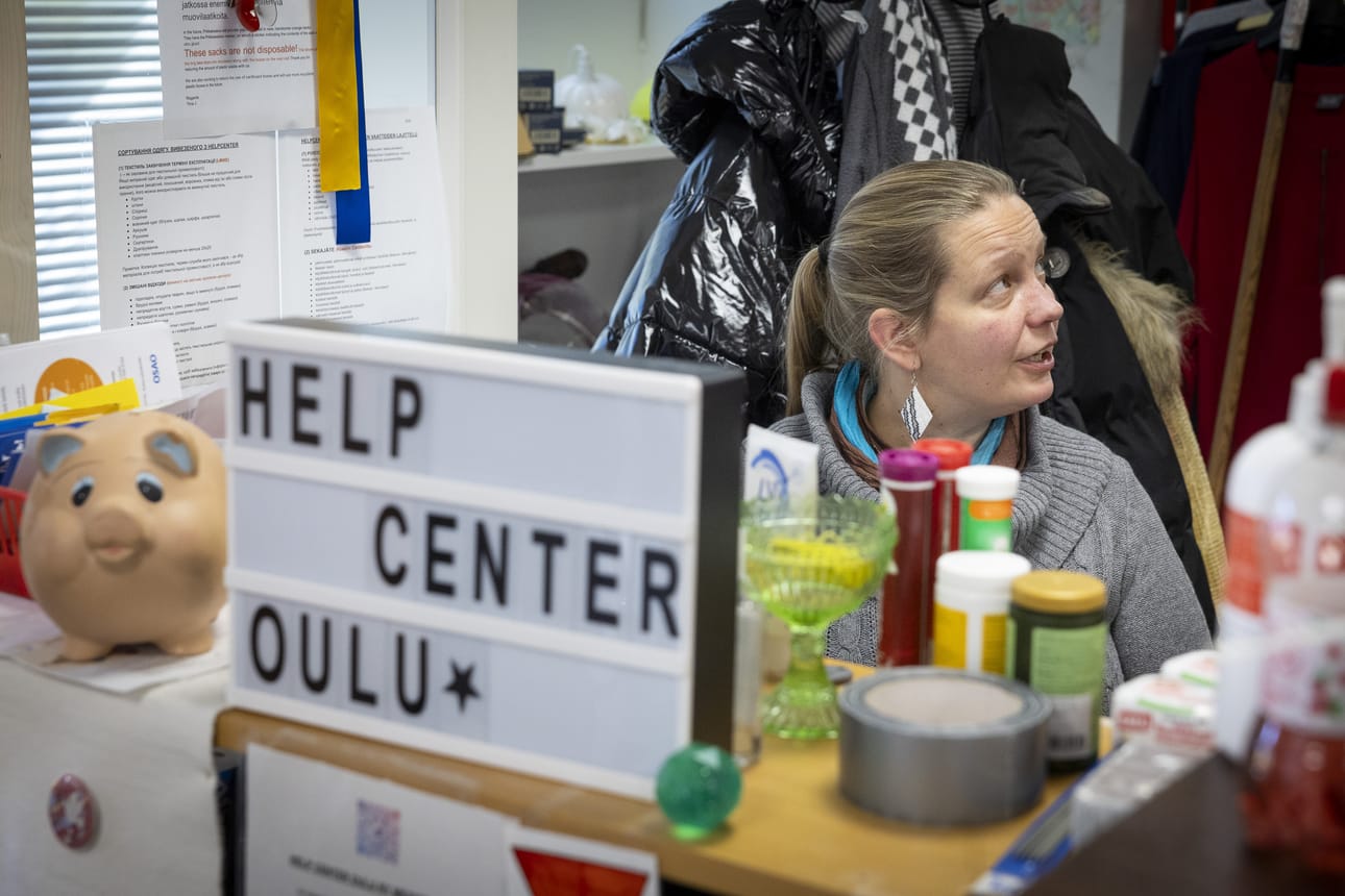 Ukrainan laajat sähkökatkot ja kylmä talvi ovat näkyneet tavara-apua tarvitsevien perheiden määrässä Help Center Oulussa, kertoo yhdistyksen puheenjohtaja Mona Hyvärinen.