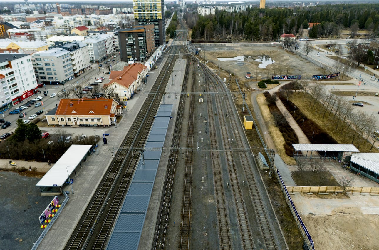 Oulun asemanseutua rakennetaan lähivuosina uusiksi. Lähijunaliikenne mahdollistaa isojen ihmismäärien sujuvan liikkumisen suuriin tapahtumiin.