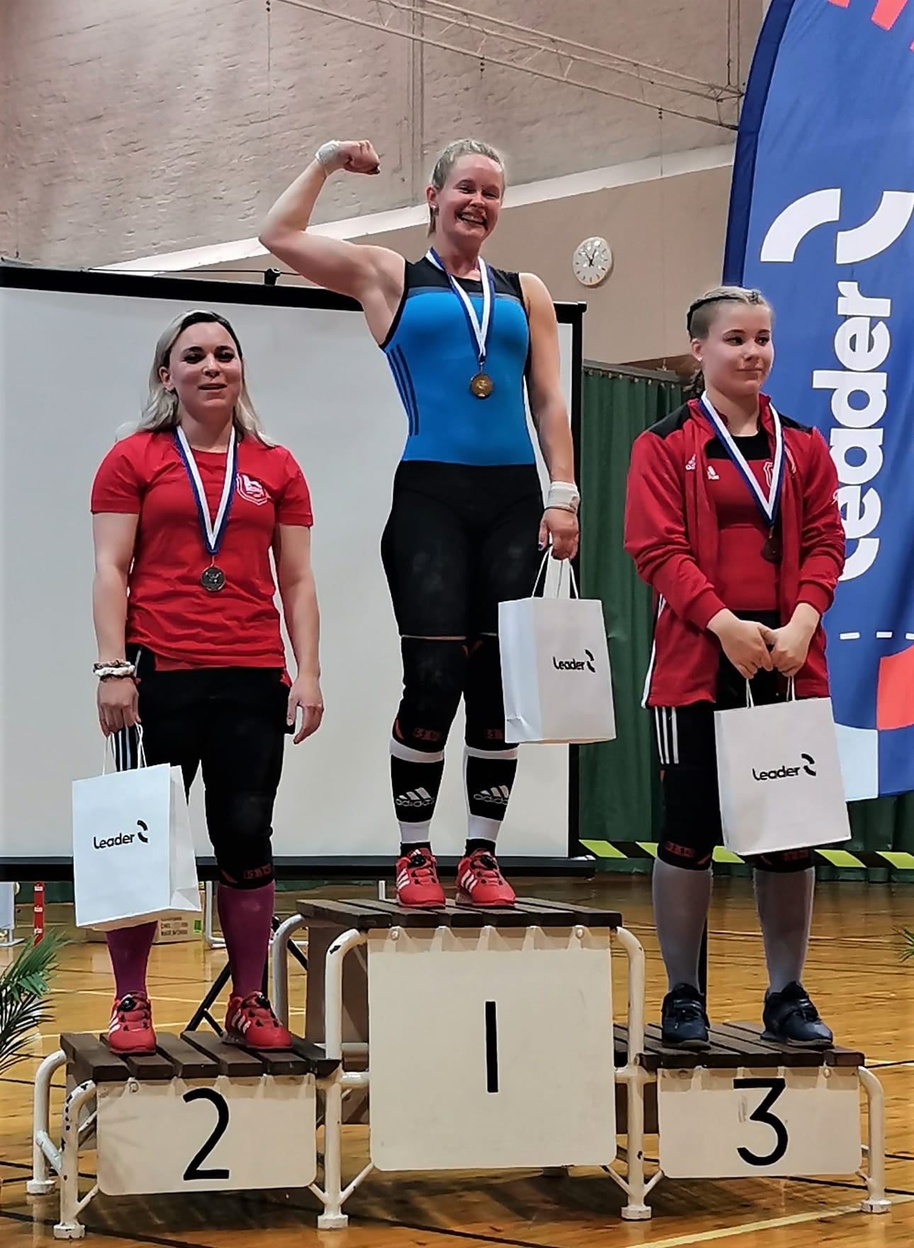 Alavuden Urheilijoiden Siri Sytelä peittosi Rovaniemen Reippaan kaksikon Anette Kirkasen ja Ronja Leppiahon.