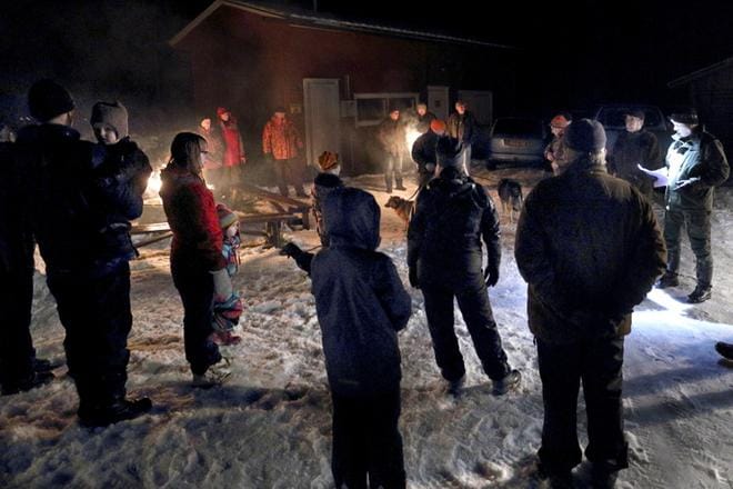 Kurjasta kelistä huolimatta tilaisuuteen saapui kolmisenkymmentä luontoihmistä. KUVAT: HEIKKI HAKANEN
