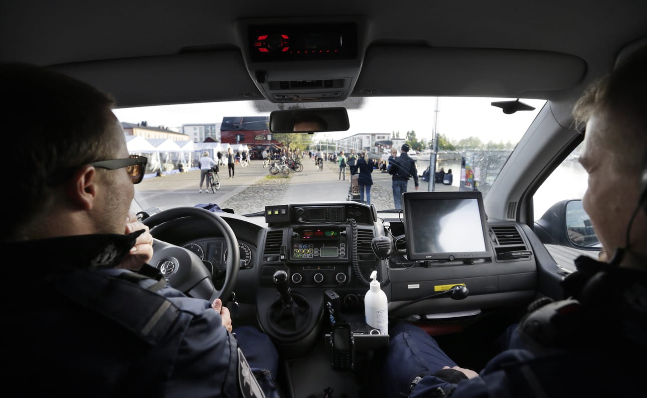 Lauantai on sujunut toistaiseksi rauhallisesti Oulussa. Poliisi tehovalvoi koulujen päättymistä myös kesällä 2015. Arkistokuva.