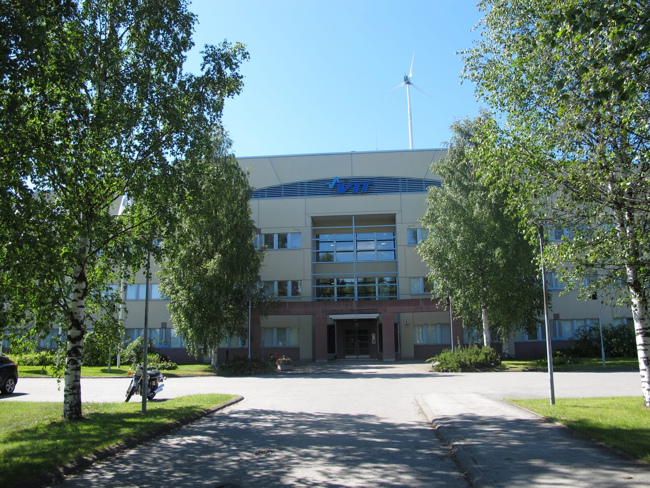 VTT:n rakennus sijaitsee Teknologiakylässä Oulun Linnanmaalla.