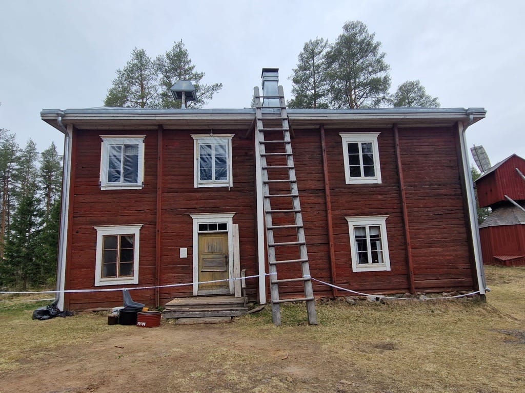 Pohjanmaan poliisi tutkii Ränkimäen museolla tehtyä rajua ilkivaltaa. Ilkivalta on kohdistunut päärakennukseen, vanhaan kaksifooninkiseen. Lapualaismuseoon kuuluu kaikkiaan 14 rakennusta.