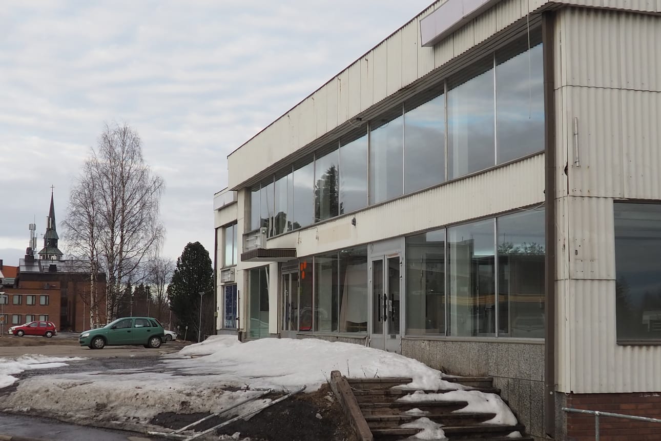 Asusteen kauppiaspari Hannu ja Airi Kellokumpu lopettivat toiminnan vaiheittain 2010-luvulla. Rakennusta yritettiin myydä useiden vuosien ajan ja tiloja vuokrattiin yrityksille loppuvuoteen 2020 asti.