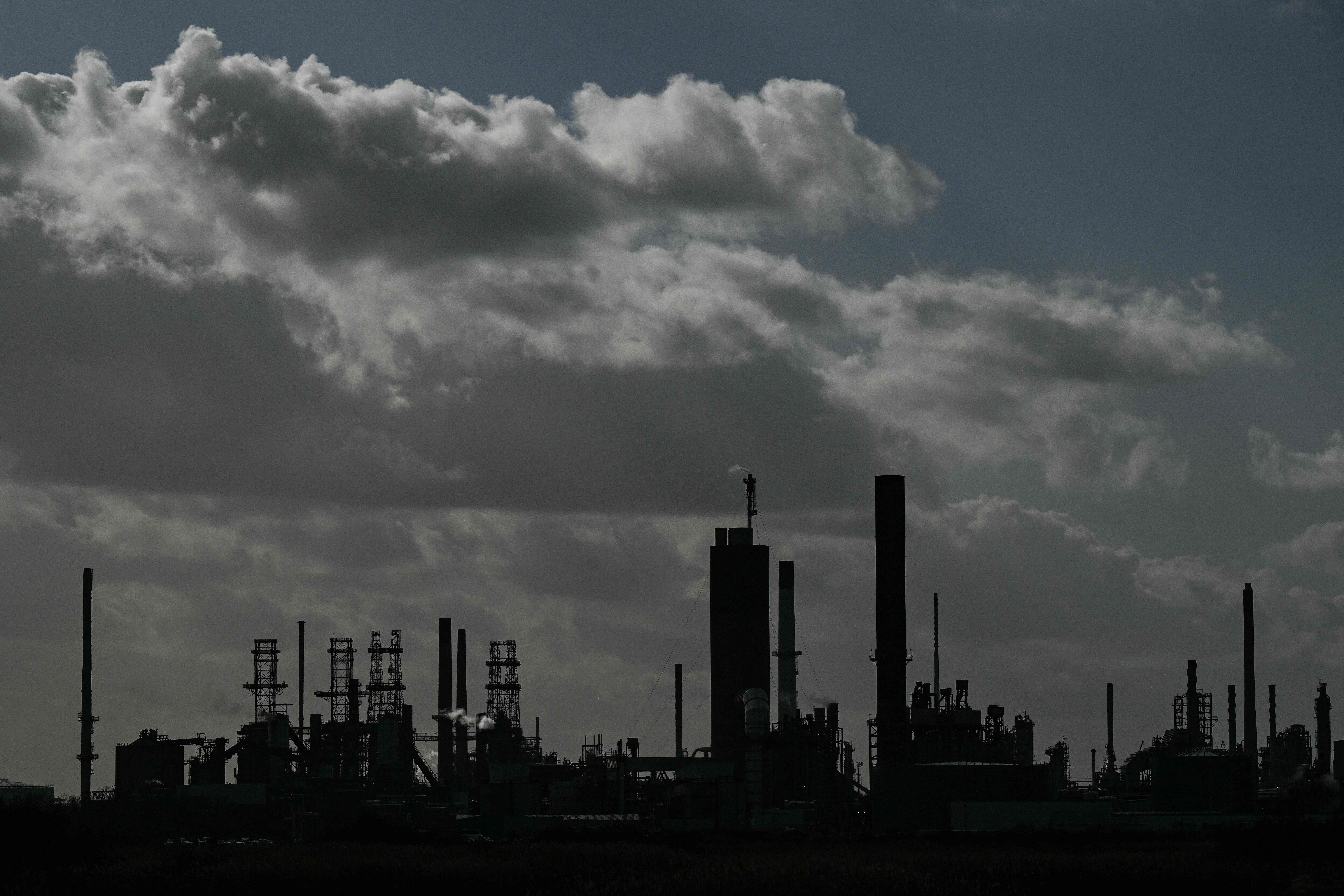 Öljyn hinta nousi taas yli sadan dollarin – Yhdysvallat aikoo vapauttaa markkinoille 172 miljoonaa barrelia