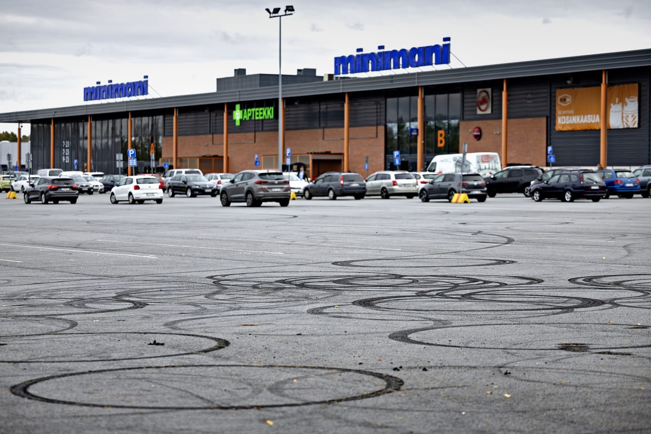 Kumi palaa mopomiiteissä, mutta viime viikonloppuna hajosi myös aiempaa enemmän paikkoja.