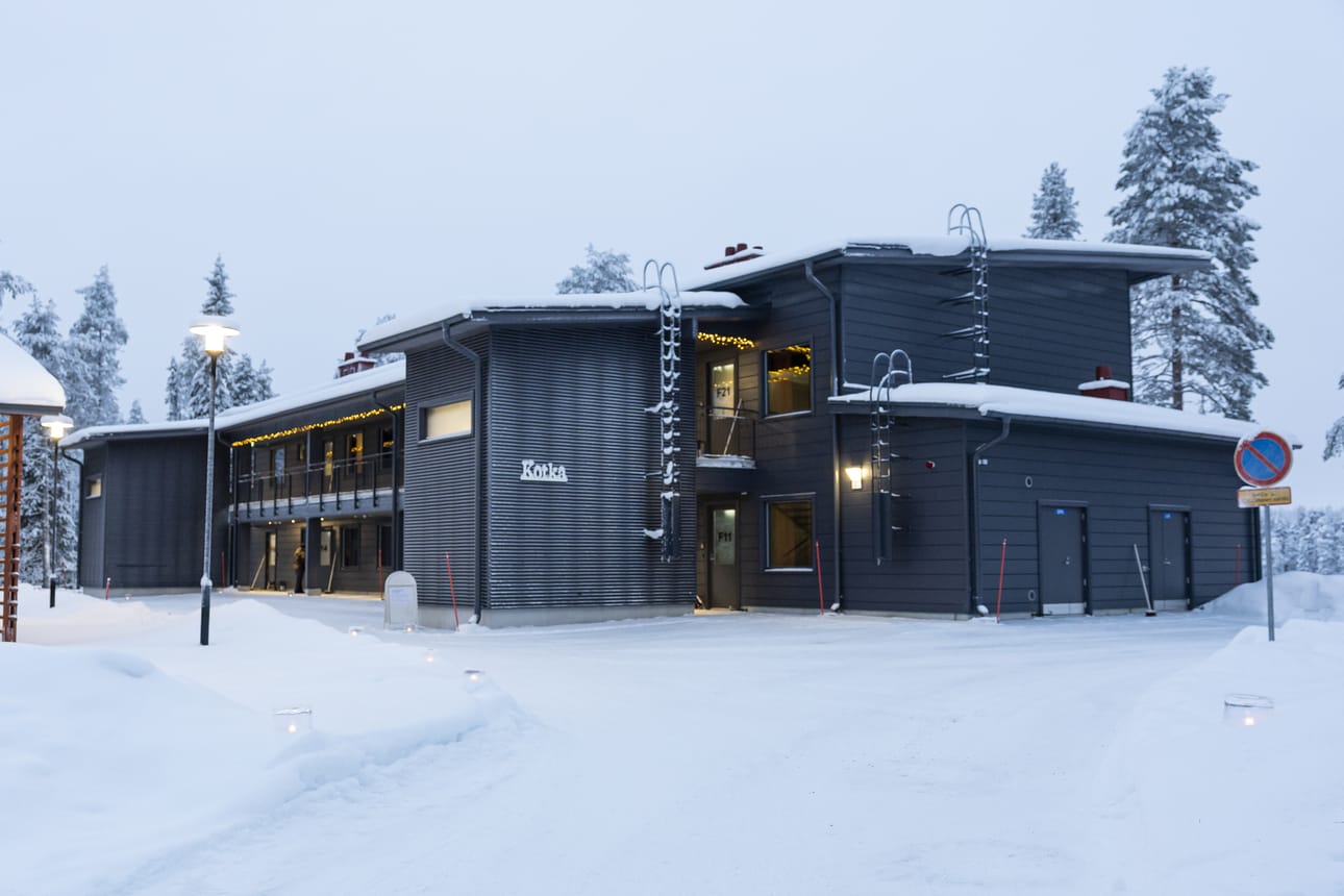 Majoitusrakennus Kotka valmistui lähelle Elijärven rantaa, Sotka-nimisen saunarakennuksen tilalle.