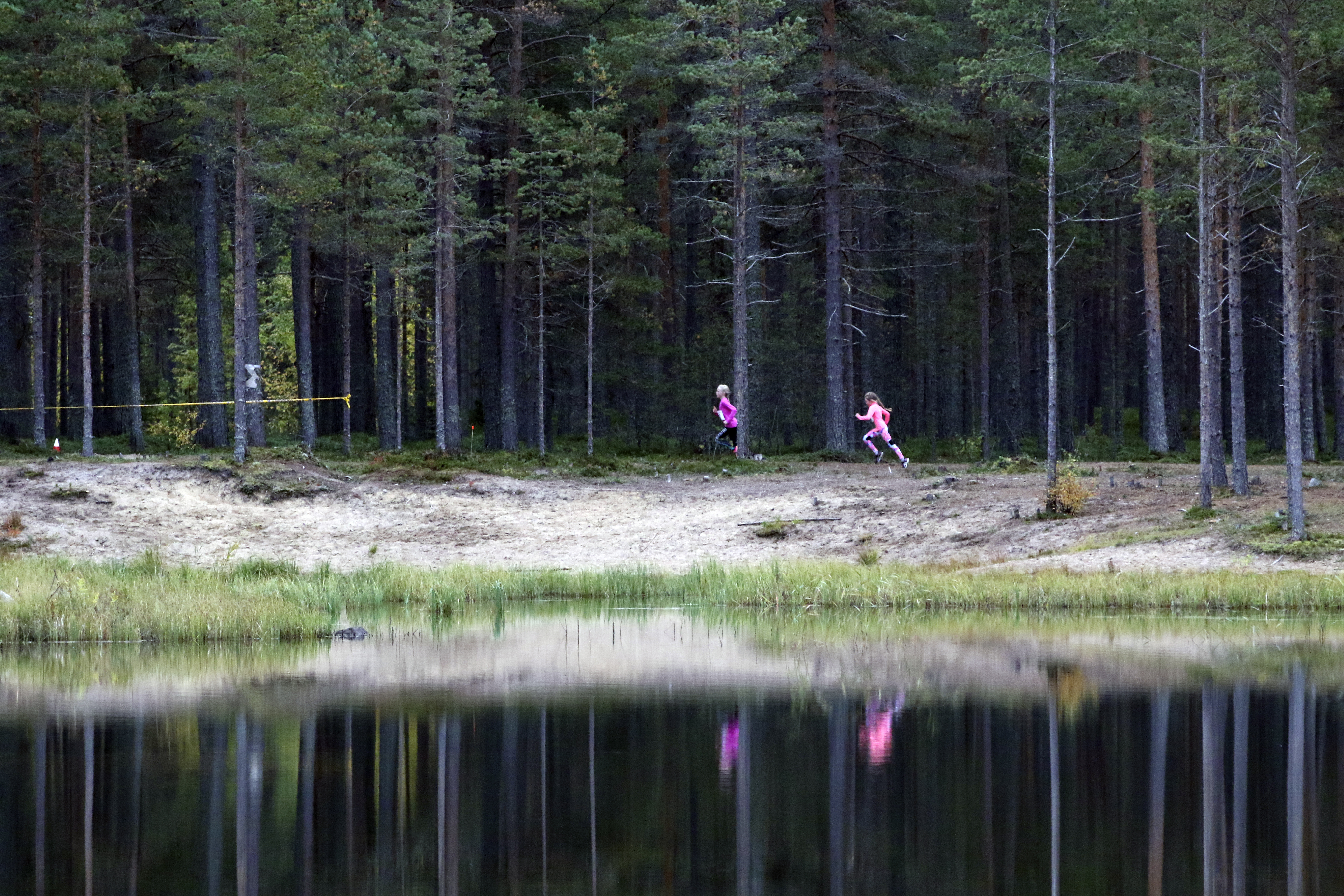 Luontokeitaan uimamonttu loi upeat puitteet juoksulle.
