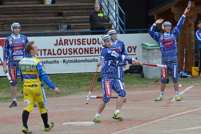 Vedon Viljo Sillanpää löi kaksi juoksua ja pelasi muutenkin mainion ottelun vanhalla kotikentällään. KUVA: MARKKU TURPELA