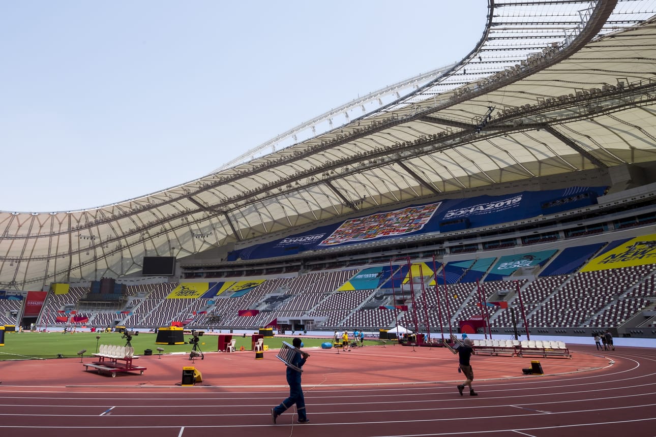 Yleisurheilun EM-kisat jouduttiin perumaan. Kuvassa stadion Qatarin Dohassa, jossa järjestettiin viime vuonna yleisurheilun MM-kisat.