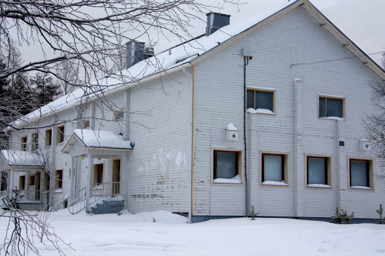 Taivalkosken Asutusalueen koulu on nyt myytävänä.