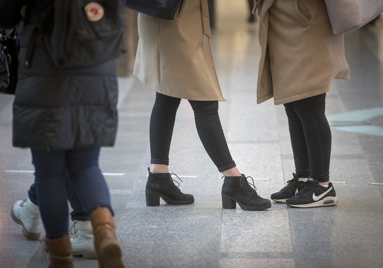 Paljaat nilkat vilahtelevat katukuvassa myös talvella.