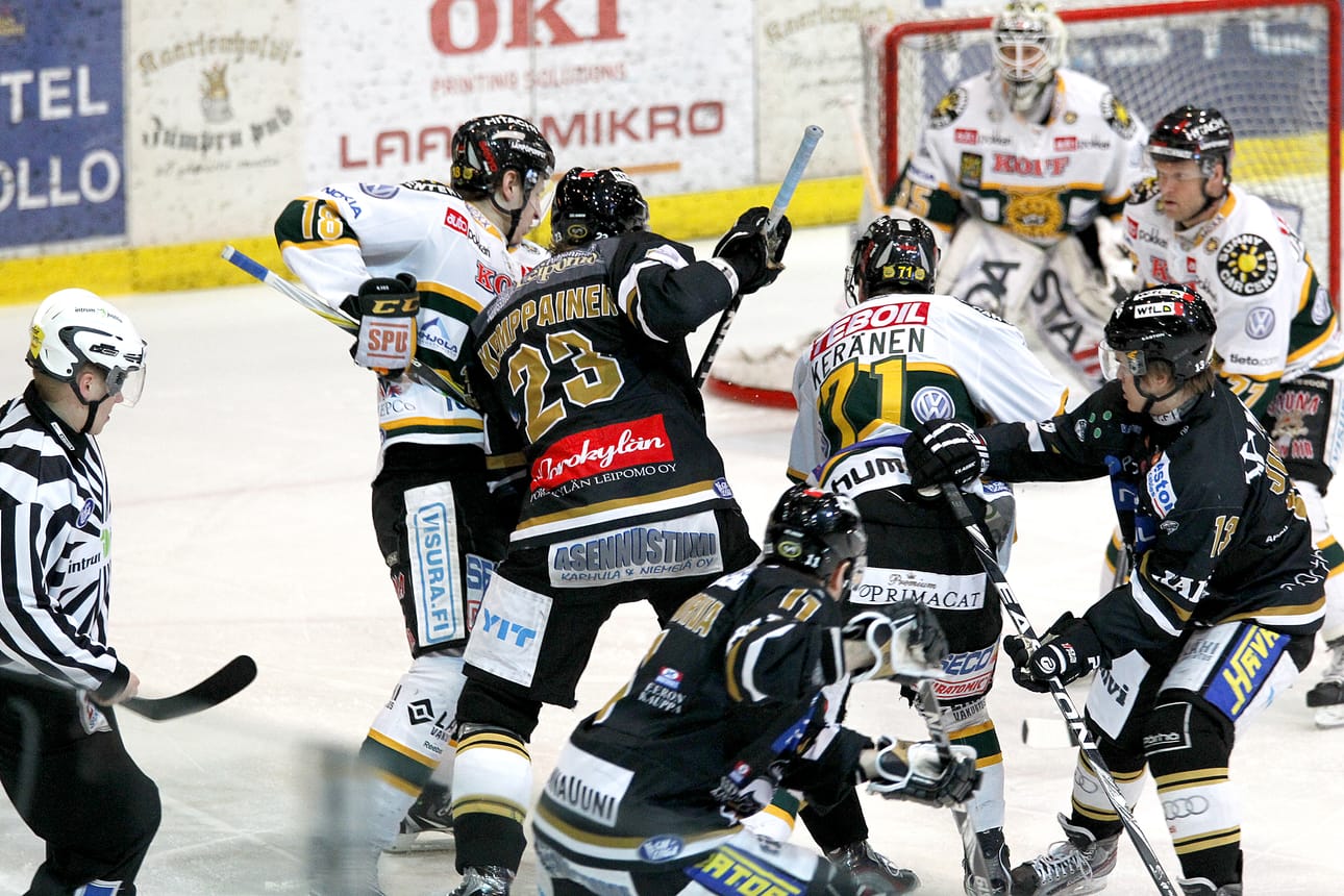 Tampereella suunnitellaan Tapparan ja Ilveksen outtelua Ratinan stadionille. Kuva Kärppien ja Ilveksen välisestä ottelusta Raksilassa viime keväänä.