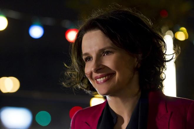 Rakkautta Pariisissa -elokuvassa Juliette Binoche on Marie, joka huomaa yllättäen elämästään pyyhkiytyneen pois ja unohduksiin 15 vuotta. KUVA: Hero