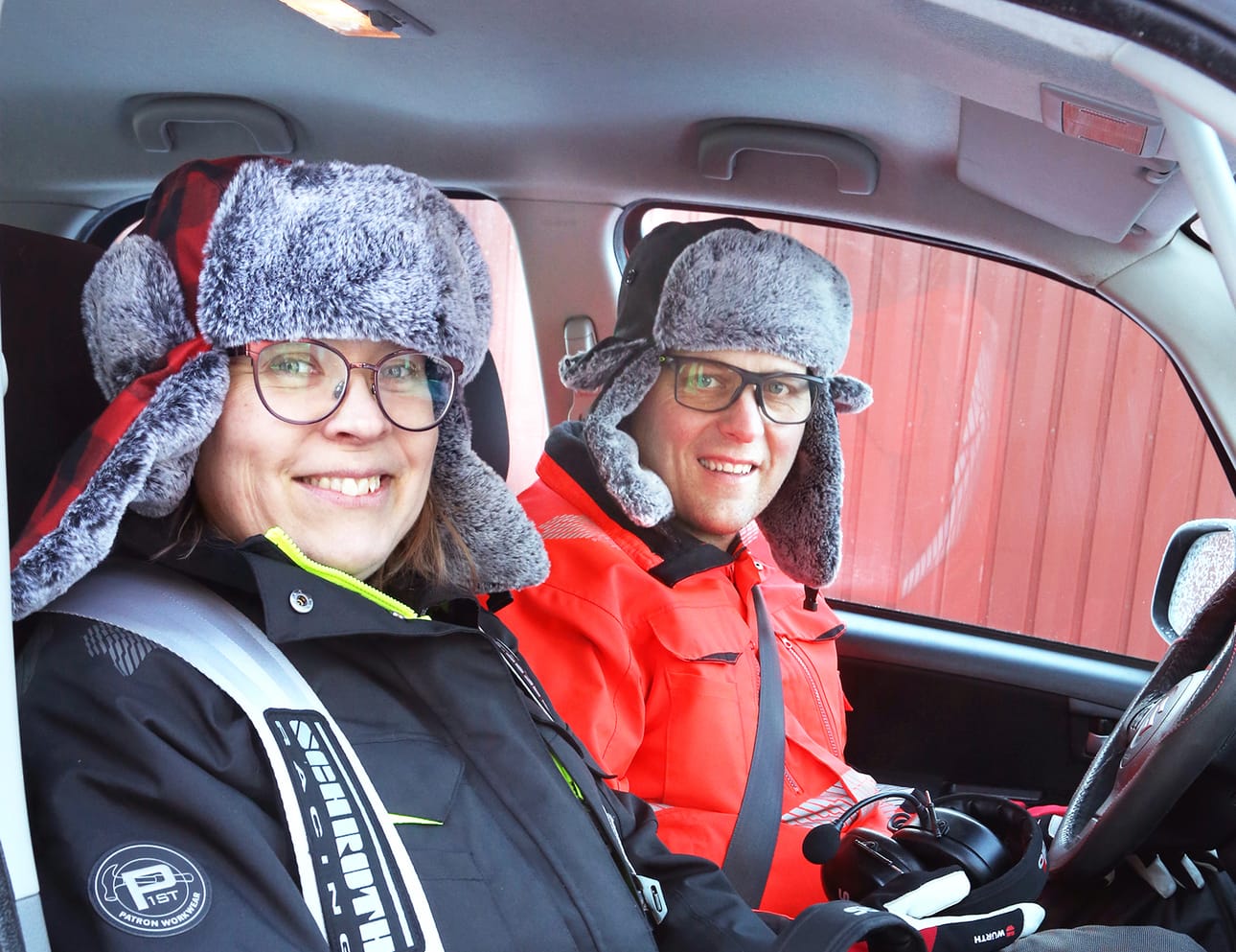 Jaana ja Jussi Luhtala ihastuivat autosuunnistukseen vuonna 2017 yhden kokeilun jälkeen. Tuolloin he ajoivat yrityksensä Ford Transitilla. Nykyisin menopeli on vaihtunut Suzuki Sx4:ksi.