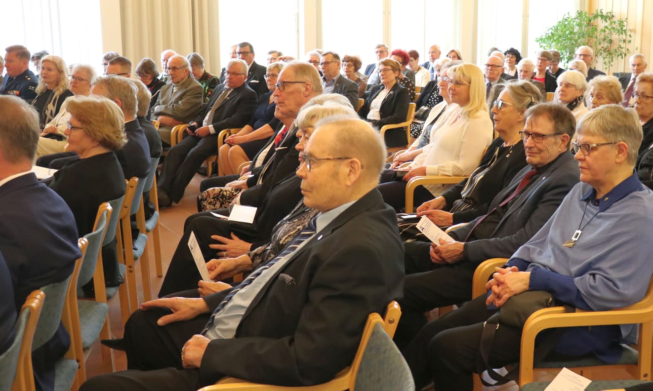 Juhlaväki täytti Kauhavan seurakuntakodin helatorstaina, kun Kauhavan kansalliset seniorit ry vietti 40-vuotisjuhlaansa.