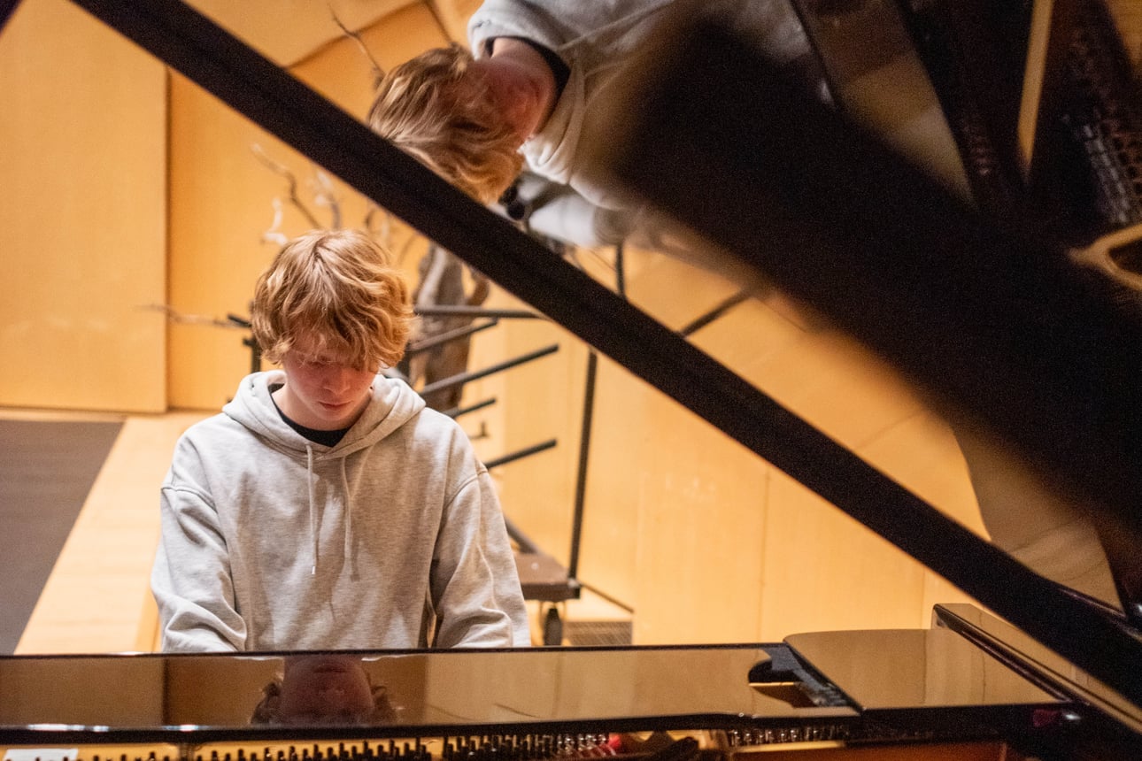 Kuusamon musiikkiopiston Christian Hietala menestyi Kuopion pianokilpailussa – "Näin välittömästi, että tässä tyypissä on jotain todella erityistä"