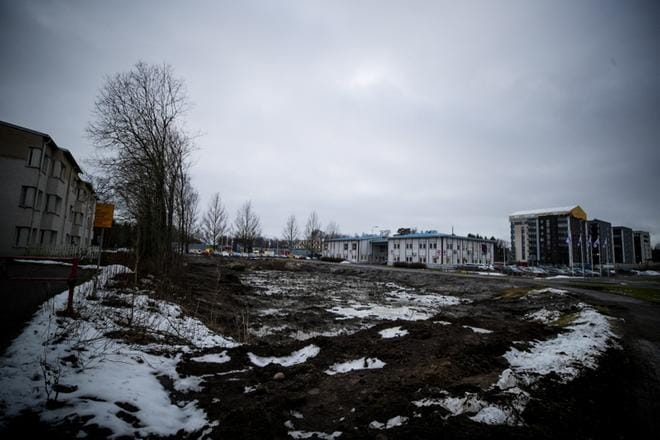 Uusi puisto tuo viihtyisyyttä Suvilahden sisääntuloväylän varrelle. KUVA: JAAKKO ELENIUS