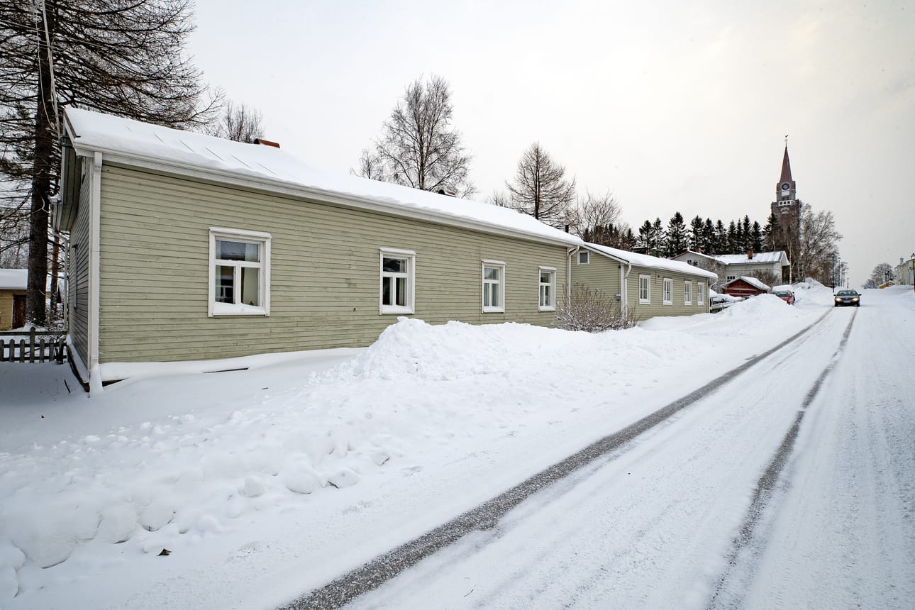 Ensimmäinen jouluikkuna löytyy Kirkkokadulta, jota pitkin ennen vanhaan tavattiin laskea kelkalla.
