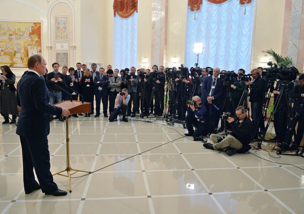 Venäjän presidentti Vladimir Putin puhui medialle Minskin rauhanneuvottelujen jälkeen.