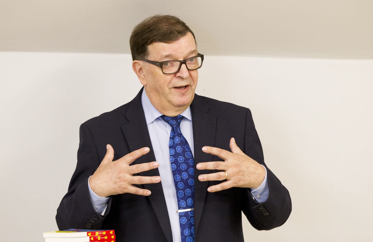 Kansaedustaja Paavo Väyrynen jätti lakialoitteen, jossa vaaditaan kansanäänestystä Suomen EU-jäsenyydestä. Arkistokuva.