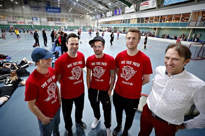 SPV:n päävalmentaja Tommy Koponen on tyytyväinen, kun Jyrki Holopainen (vas.), Sami Koski, Mikko Kohonen ja Eero Kosonen jatkavat seuran riveissä. Kuva: Tomi Kosonen