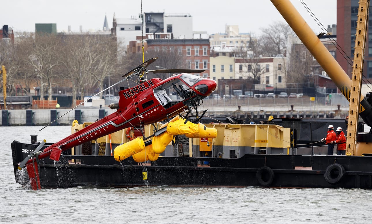 Helikopteri putosi East Riveriin sunnuntai-iltana.