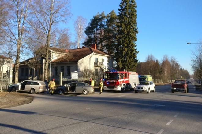 Seinäjoella sattui kahden auton kolari tiistaina aamulla. Lukijan kuva