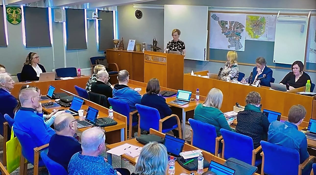 Oulaisten nykyisten valtuutettujen viimeinen kokous päättyi vuoden 2024 tilinpäätöksen hyväksymiseen. Kokouksessa hyväksyttiin ja läpikäytiin hyvinvointijohtaja Sanna Mäyrän koostama hyvinvointikertomus.
