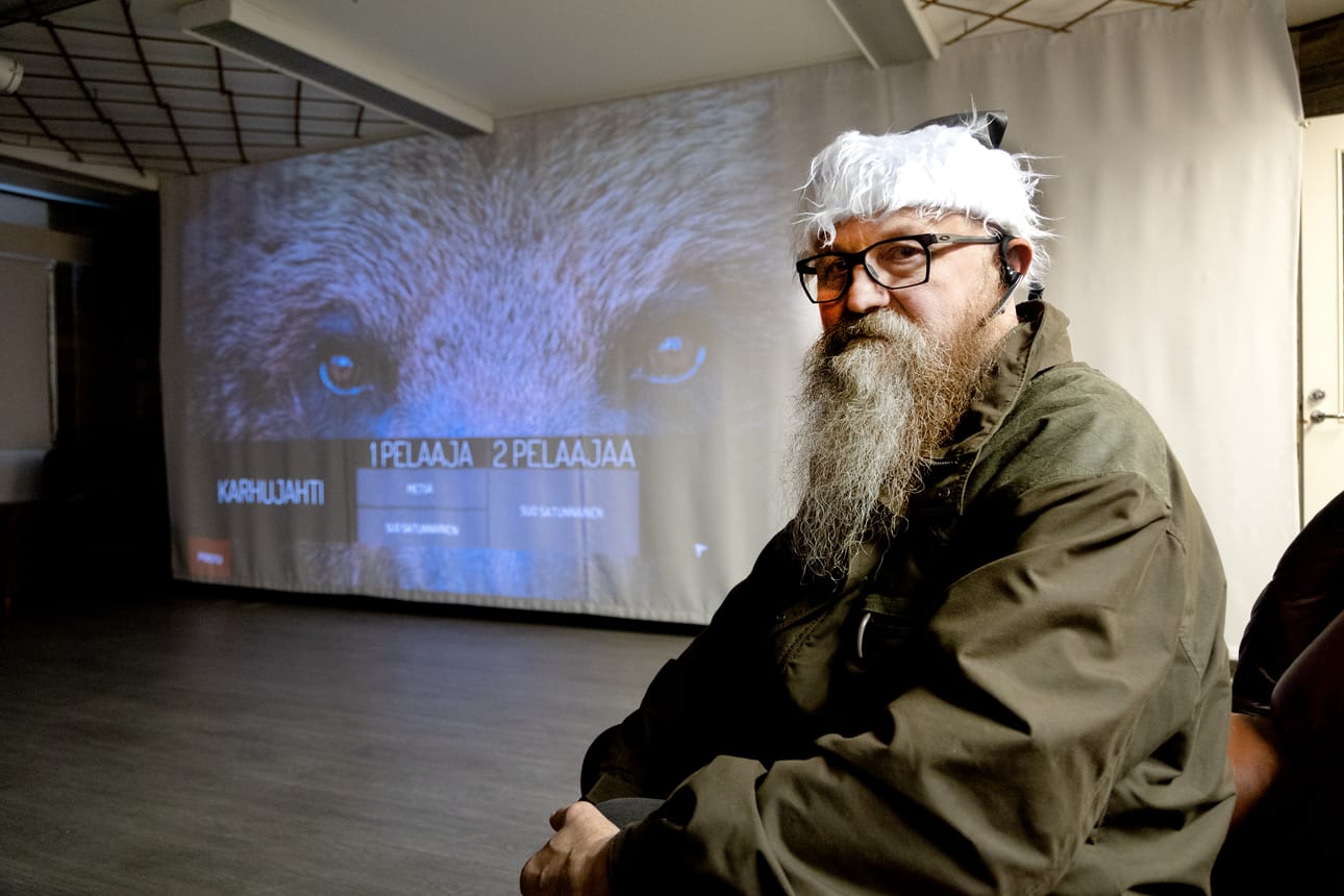 Jouko Nygård ei saanut aikaansa kulumaan tyttären otettua teollisuusyrityksen hallintaansa. Niinpä hän päätti perustaa ampumasimulaattorin.