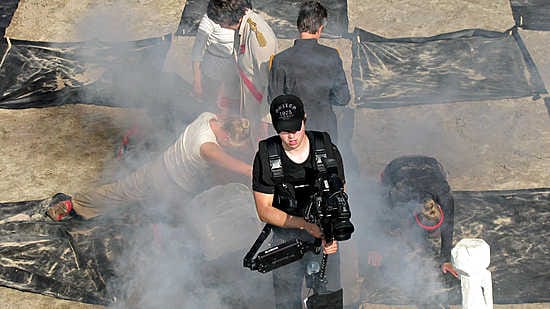Tanssielokuva paljastaa shakkipelin militaristisuuden. Steadycam-kuvaaja Antti Suistola pitelee kameraansa kuin action-sankari konekivääriä.