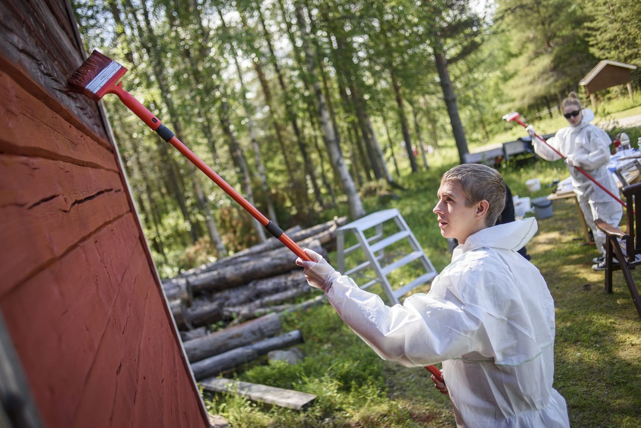 Colin Dohnelle punamullalla maalaaminen Wanhan Raatesalmen Perinnepäivillä on ensimmäinen kerta.