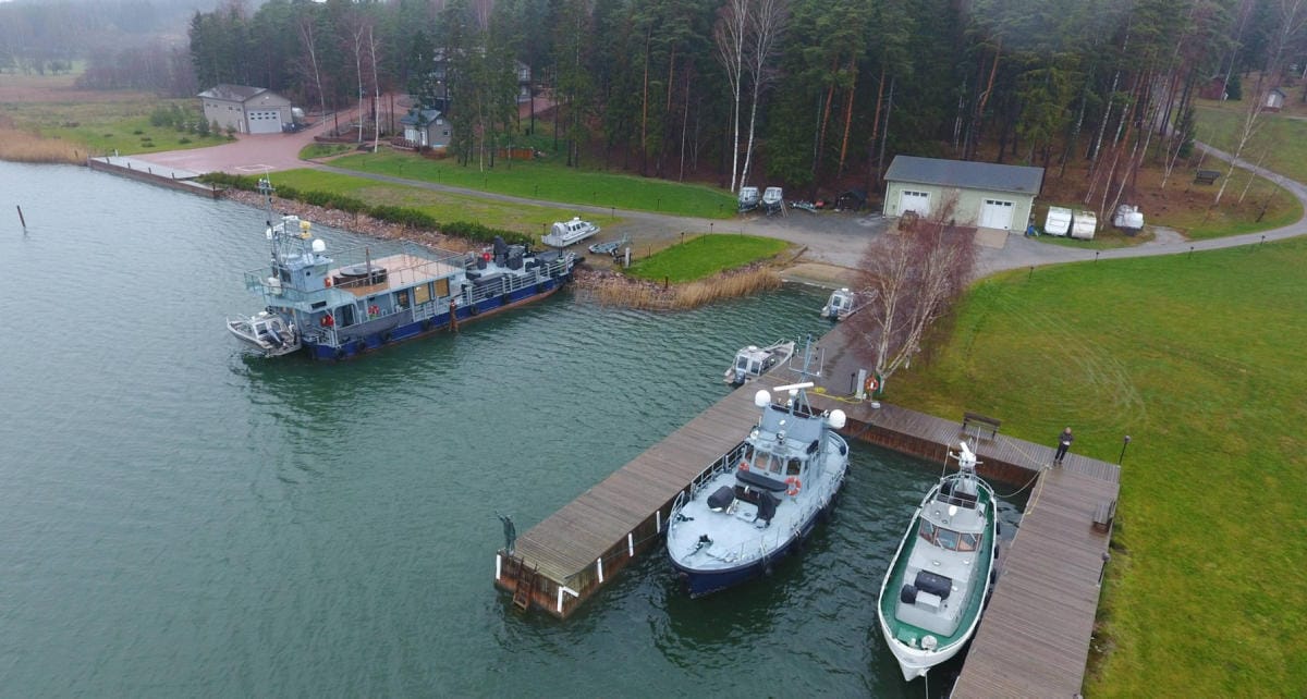 Sadat viranomaiset osallistuivat keskusrikospoliisin johdolla Airiston Helmen tiloihin tehtyihin kotietsintöihin syyskuussa 2018. Kuva on saman vuoden marraskuulta. LEHTIKUVA / Jussi Nukari
