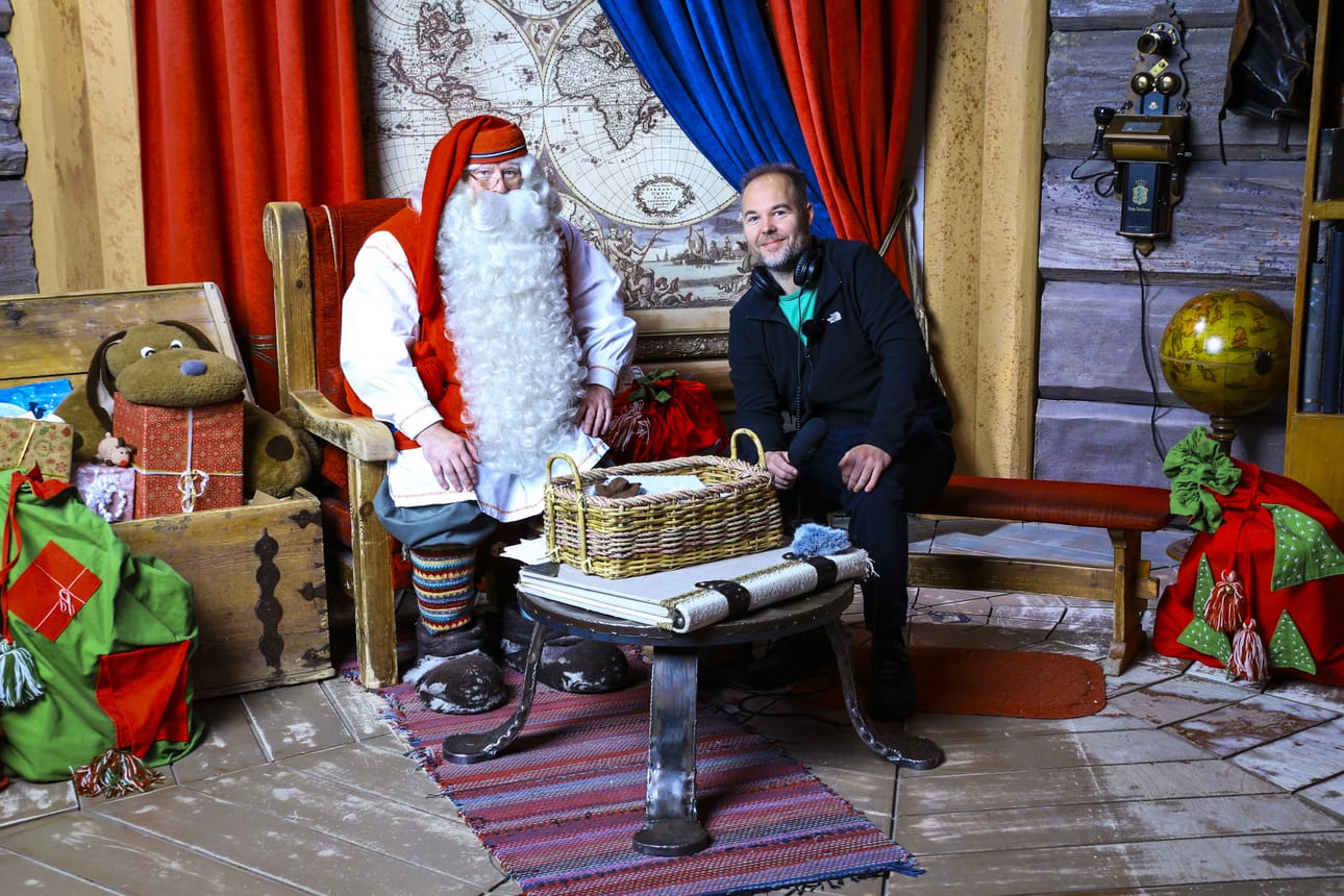 Joulupukki ja Lex Boon tapasivat Napapiirillä vuonna 2022. Haastattelu ei mennyt aivan putkeen, koska sen jälkeen Boon ei saanut enää haastattelua Visit Rovaniemeltä.