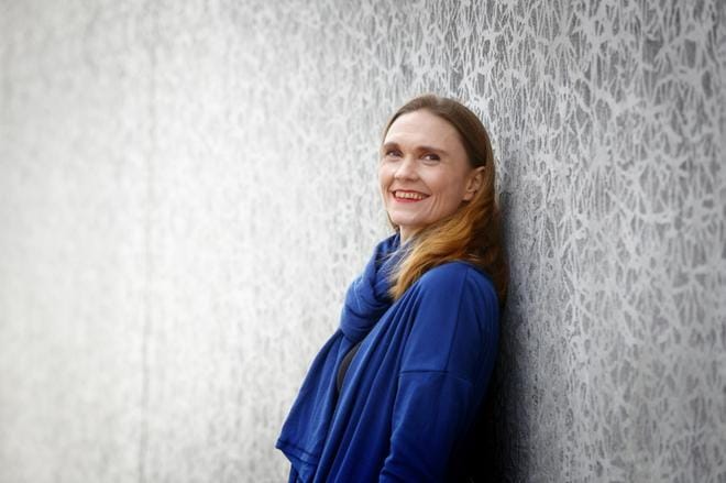 Lapualainen Mari Kalliolahti-Oja on Terveystalon Pohjanmaan seudun vastaava työterveyspsykologi. Hän korostaa, että mitä aiemmin alkavaan työuupumuksen puututaan, sitä helpompi se on hoitaa. – Jos uupumus ajautuu vakavaksi, toipumisaika on tosi pitkä. KUVA: KARI LÖFHJELM