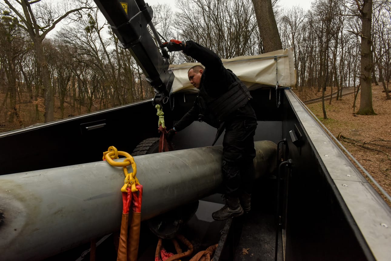 Raivaustöitä torstaina 29. joulukuuta Kiovan ulkopuolella.