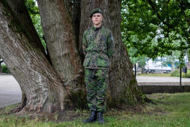 Alokas Juuso Pelkkikangas lähti Kainuun prikaatiin heti kaksoistutkinnon suorittamisen jälkeen. Kuva: Elena Mikkilä