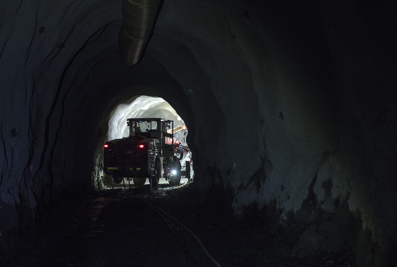 Dragon Miningin Huittisten kultakaivoksessa työskentelee noin 20 henkeä per työvuoro.