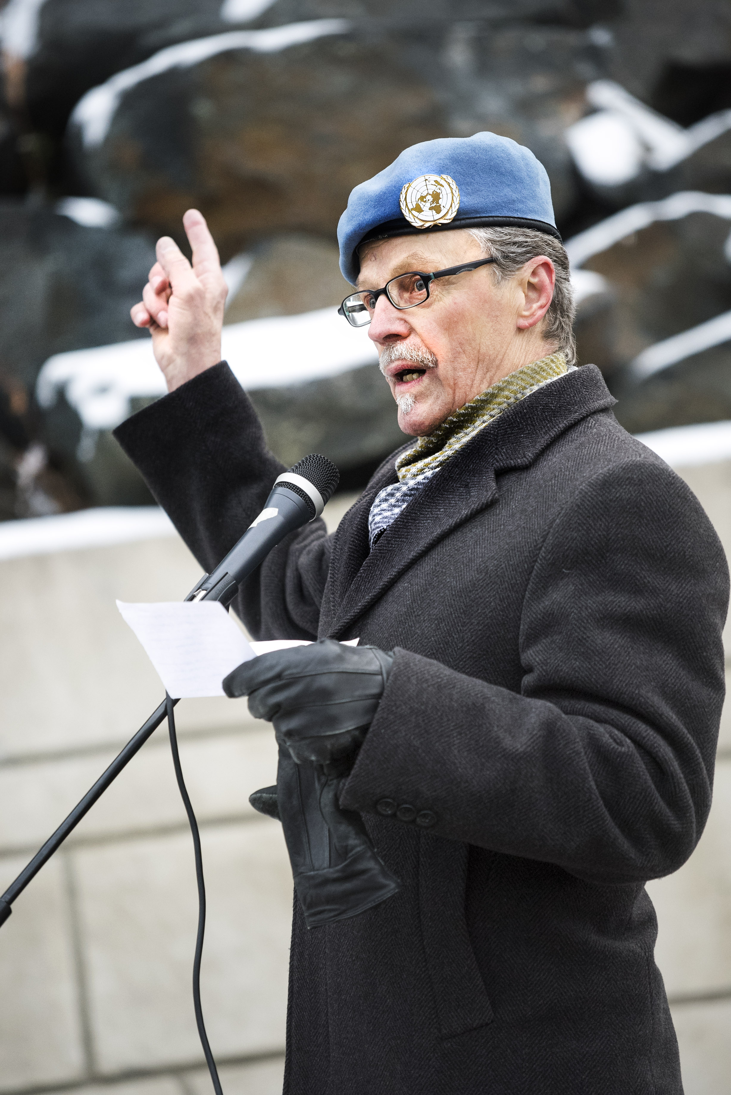 Kuusamon Ala-Vuotungista lähtöisin oleva Viljo Määttä isännöi rauhanturvaajien kokousta.