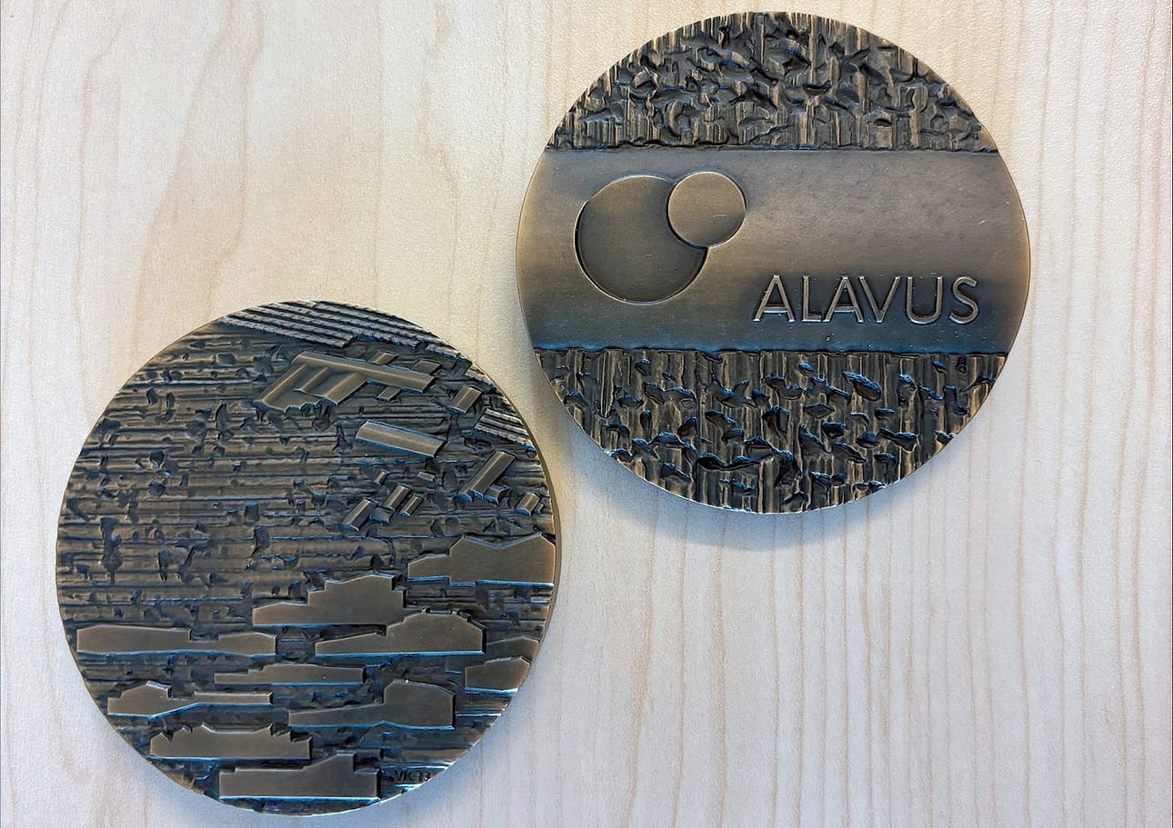 Voitto Kantokorven suunnittelemia mitaleja on myönnetty Alavuden kaupunginhallituksen harkinnan perusteella vuodesta 1974 lähtien.