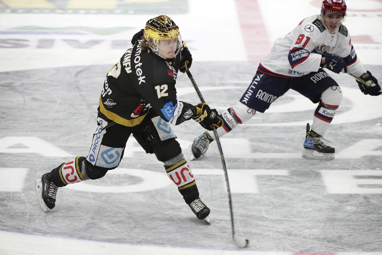 Kärppien otteluohjelmaan tulee muutoksia, jos HIFK onnistuu käyttämään yhden kolmesta ottelupallostaan ja etenemään välieriin. Arkistokuva.