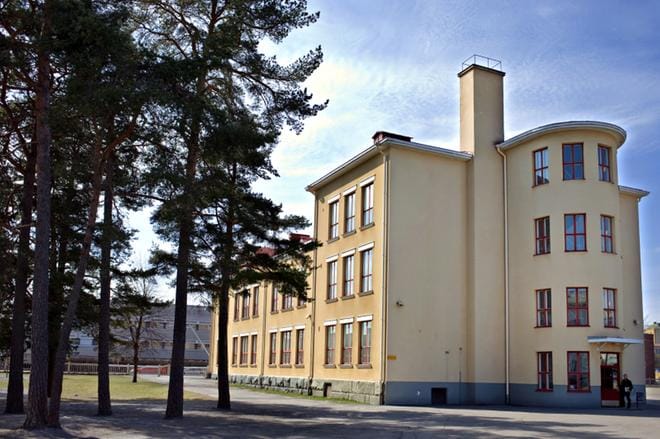 Syksyllä 2016 lakkautetun Vaasan Palosaaren koulun tilat ovat ehdolla mustasaarelaisopinahjon väistötiloiksi. KUVA: MINNA HIRVELÄ