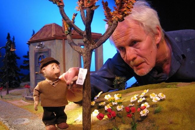 Dick Idman Unga Teaternista vierailee tiistaina Vaasassa ja esittää suomenkielisille päiväkodeille ruotsinkielistä nukketeatteria. KUVA: LARS IDMAN