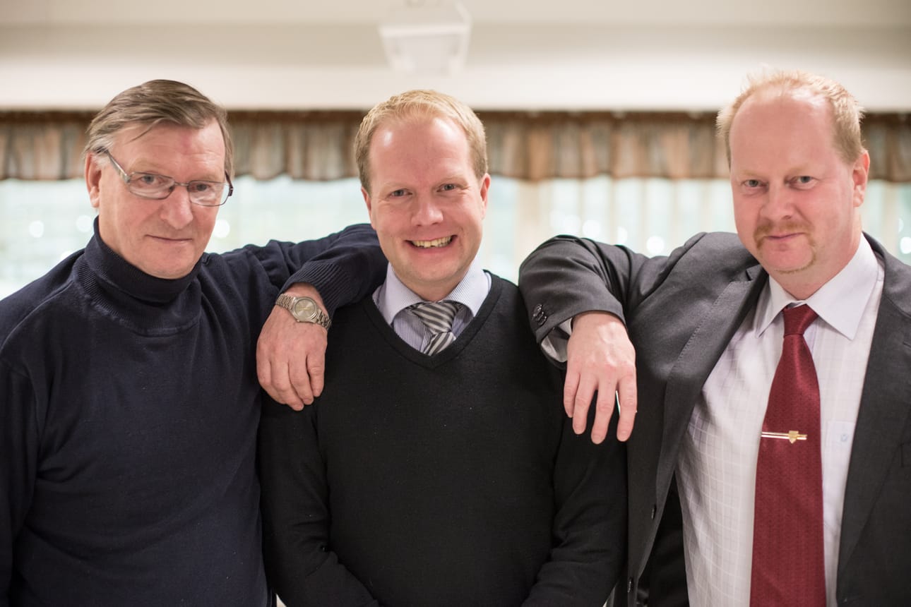 Koillismaan Osuuskaupan hallintoneuvoston puheenjohtaja Reijo Kallunki, toimitusjohtaja (1.8.2014 alkaen) Henrik Karvonen ja talousjohtaja, varatoimitusjohtaja Esa Niinisalo.