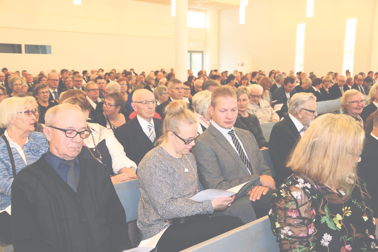 Väkimäärä yllätti, vaikka liminkalaiset tiedettiinkin juhlakansaksi. Paikalle saapui 400-päinen yleisö.