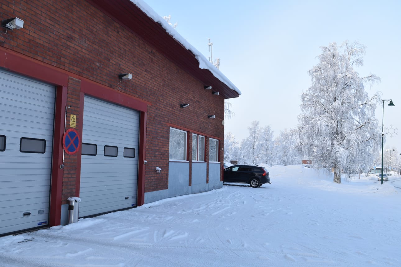 Taivalkosken keskustassa sijaitseva vanha paloasema on ollut vuokrattuna yritystoimintaan.