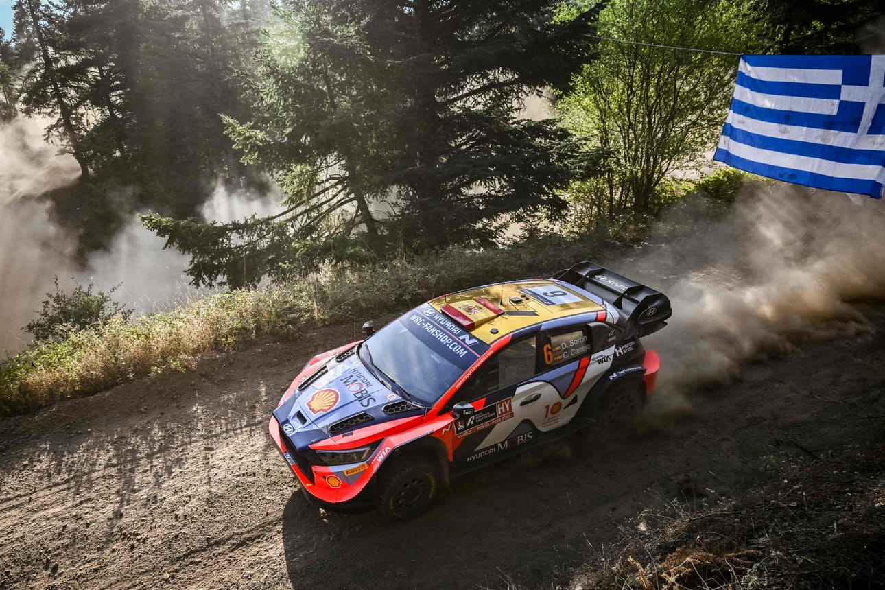Sordo (kuvassa) otti Akropolis-rallissa kärkipaikan Tänakin rengasrikkojen myötä lauantaina. LEHTIKUVA / AFP