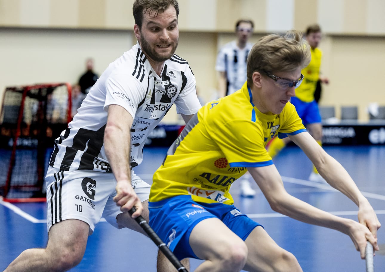 OLS:n Luukas Hyvärinen (oik.) oli Turussa pelipäällä ja keräsi tehot 4+2.