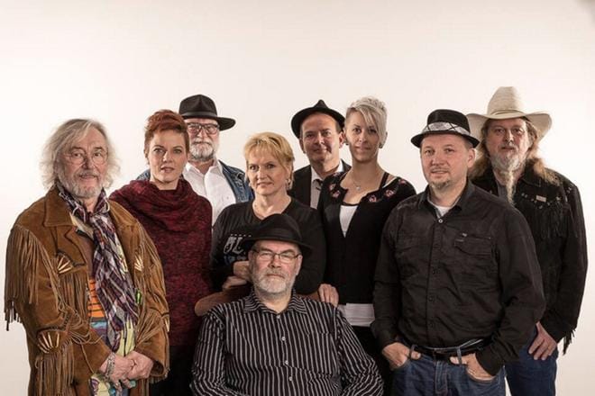 AMB the Blues Band on yhdeksän henkinen, eteläpohjalaisista koottu gospel-kokoonpano.