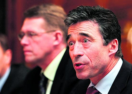 Pääministeri Matti Vanhanen ja Tanskan Pääministeri Anders Fogh Rasmussen keskustelivat ennen huippukokousta.
